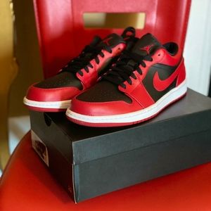 Reverse bred jordan 1 low sz 10